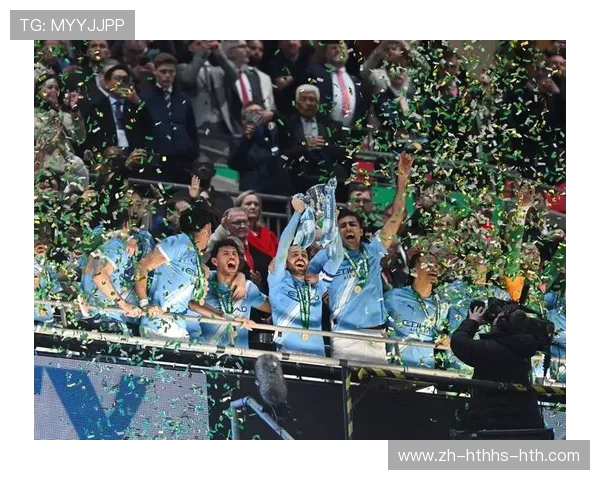 曼城助教庆祝首球太投入联赛杯广告牌后意外栽入球场引关注